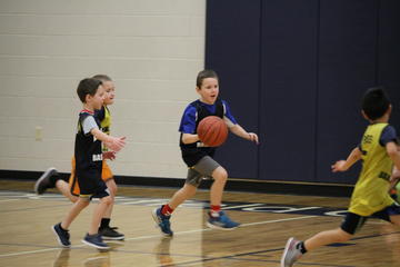 children playing basketball 